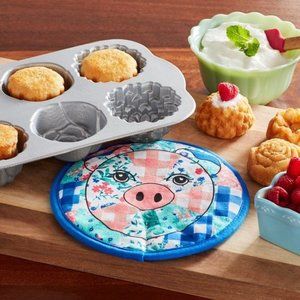 The Pioneer Woman Pig Patchwork Round Potholder
